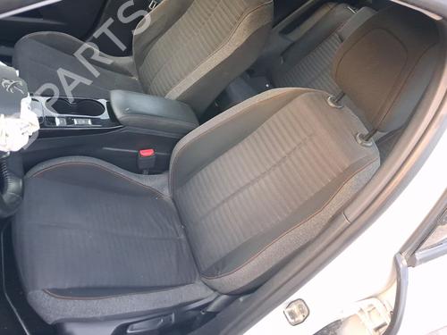 Stol venstre foran Stol venstre foran PEUGEOT 2008 II (UD_, US_, UY_, UJ_, UR_, UC_) e-2008 (UKZKXZ) (136 hp) 37601509 37601509