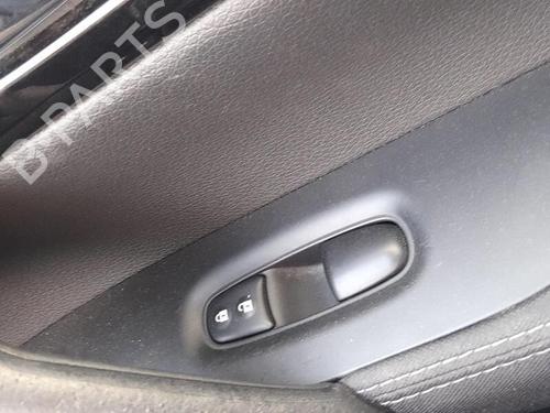Used Right front window switch NISSAN QASHQAI II SUV (J11, J11_) 1.2 DIG-T (115 hp) 28193353