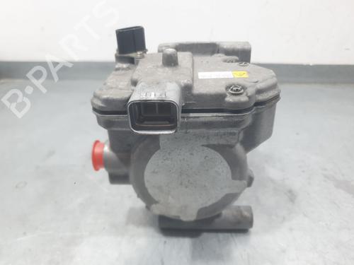 Used AC compressor AC compressor TOYOTA YARIS (_P13_) 1.5 Hybrid (NHP130_, NHP130) (101 hp) 26395831 26395831