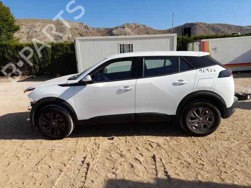 Brugte PEUGEOT 2008 II (UD_, US_, UY_, UJ_, UR_, UC_) 1.2 PureTech 100 (USHNK) (101 hp) 3015934
