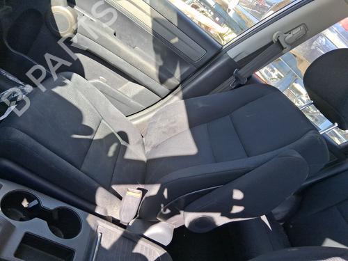 Sæde højre fortil Sæde højre fortil HONDA CR-V III (RE_) 2.2 i-DTEC 4WD (RE6) (150 hp) 33833259 33833259