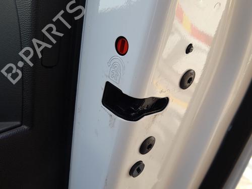 Højre bagtil lås Højre bagtil lås OPEL CORSA F (P2JO) 1.2 (68) (101 hp) 34221868 34221868