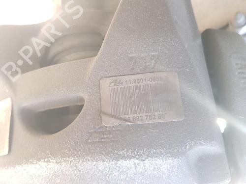Venstre bremsekaliber foran PEUGEOT 5008 (0U_, 0E_) 1.2 (131 hp) 28732290
