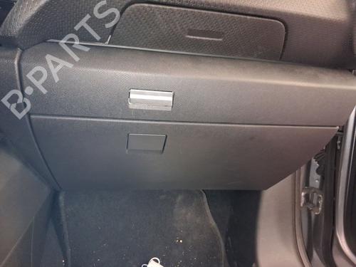Porta-luvas Porta-luvas CITROËN C4 III (BA_, BB_, BC_) 1.2 PureTech 130 (BAHNSA, BAHNSB) (130 hp) 39658615 39658615