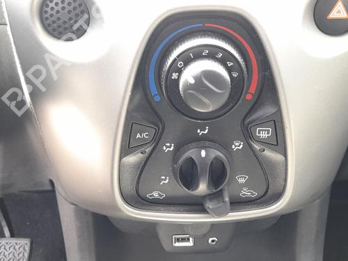 climate-control-toyota-aygo-_b4_-2014-36498399 main image