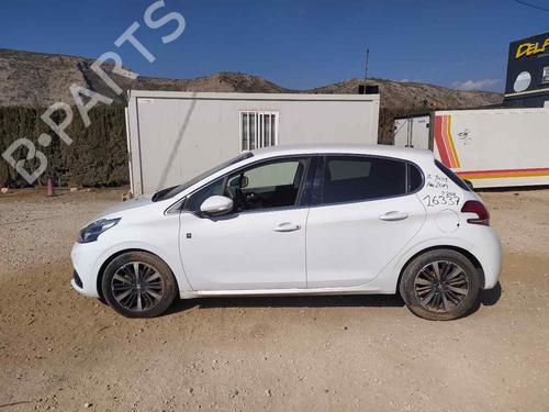 Interior roof light PEUGEOT 208 I (CA_, CC_) 1.5 BlueHDI 100 | BP23955937I8 