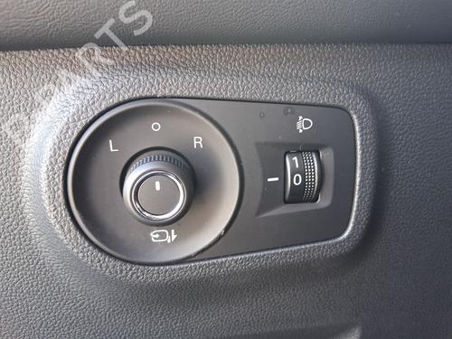 mirror-switch-mg-mg-zs-suv-azs1-2017-34103194 main image