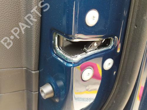 front-right-lock-toyota-c-hr-_x1_-2016-33427575 main image