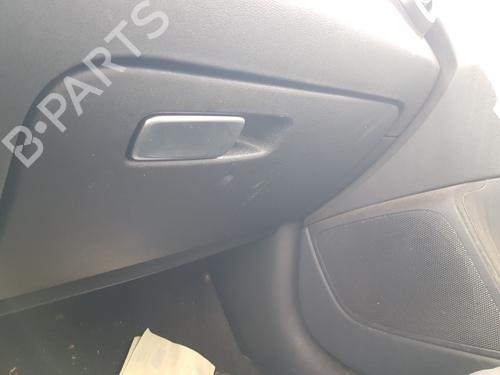 Handskerum AUDI A1 Sportback (8XA, 8XF) 1.6 TDI (90 hp) 30305194