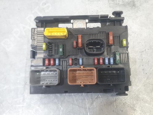 Used Fuse box Fuse box 37473156 37473156