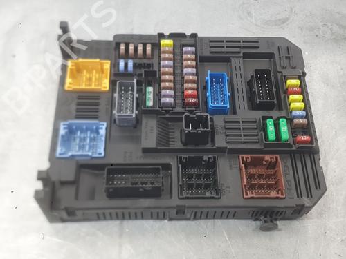 Used Fuse box Fuse box 39143794 39143794