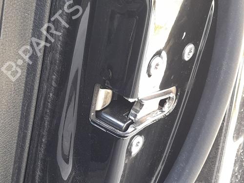 front-right-lock-jeep-renegade-suv-bu-b1-bv-2014-34719662 main image