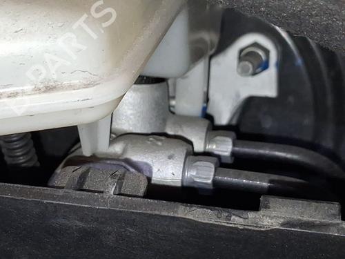 Used Brake master cylinder Brake master cylinder PEUGEOT 208 I (CA_, CC_) 1.2 PureTech 82 (82 hp) 39564161 39564161