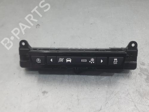 switch-jaguar-f-pace-x761-2015-36354200 main image