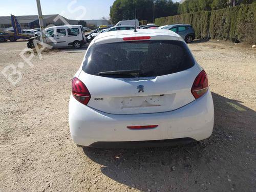 Interior roof light PEUGEOT 208 I (CA_, CC_) 1.5 BlueHDI 100 | BP23955937I8 