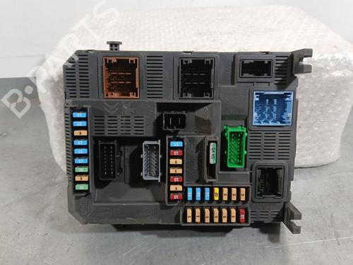 Used Fuse box Fuse box 38015753 38015753