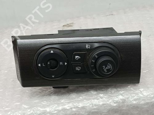 Used Headlight switch CHEVROLET CAPTIVA (C100, C140) 2.0 D 4WD (150 hp) 18168876