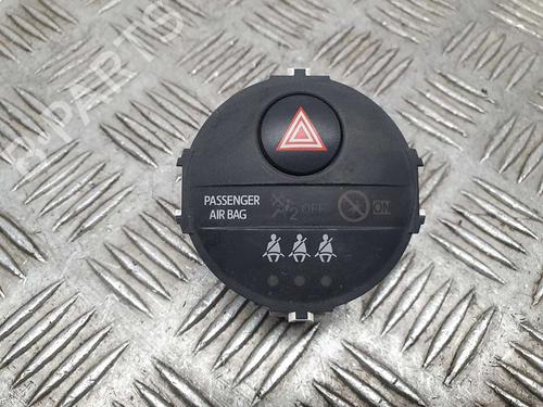 Used Warning switch TOYOTA YARIS (_P13_) 1.5 Hybrid (NHP130_, NHP130) (101 hp) 17724592