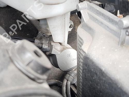 Used Brake master cylinder PEUGEOT 3008 II SUV (MC_, MR_, MJ_, M4_) 1.2 THP/ PureTech 130 (MRHNSM, MRHNSU, MRHNSJ, MRHNYW,... (131 hp) 29527905