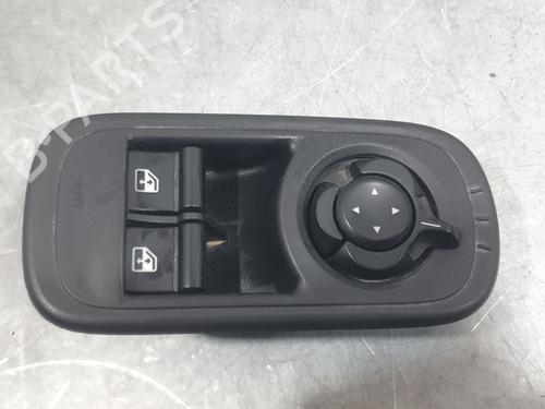 Used Left front window switch Left front window switch FIAT 500 (312_) Electric (EV) (113 hp) 25048686 25048686