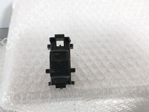 Used Right front window switch Right front window switch TOYOTA YARIS (_P13_) 1.3 (NSP130_, NSP130) (99 hp) 39980805 39980805