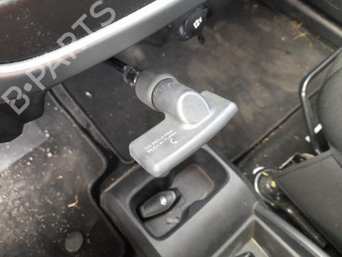 hand-brake-mahindra-kuv100-k1-2016-30153999 main image