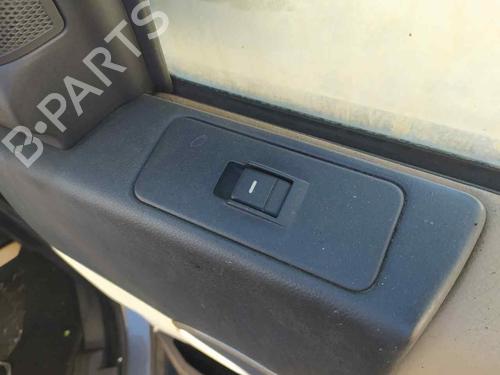Used Right front window switch LAND ROVER DISCOVERY III (L319) [2004-2009]  23427650