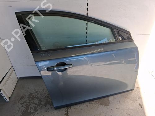 right-front-door-volvo-v40-hatchback-525-2012-2013-2014-2015-2016-2017-2018-2019-24676386 main image