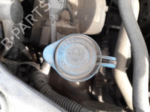 Used Windscreen washer tank KIA CERATO I Saloon (LD) 2.0 CRDi (112 hp) 29891981