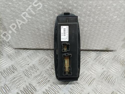 Left front window switch RENAULT KADJAR (HA_, HL_) | BP15909238I27