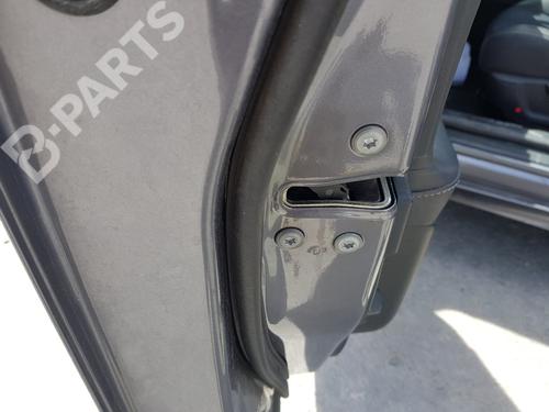 front-left-lock-lexus-is-iii-_e3_-300h-ave30_-ave30r-2013-9858148 main image