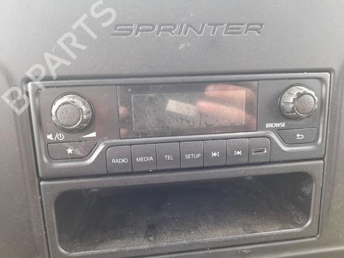 Used Radio MERCEDES-BENZ SPRINTER 3,5-t Van (B907, B910) 314 CDI RWD (907.631, 907.633, 907.635, 907.637) (143 hp) 26597278