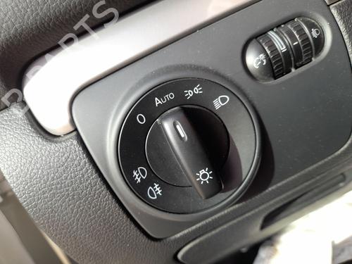 Used Headlight switch VW GOLF VI (5K1) 1.2 TSI (105 hp) 29862548