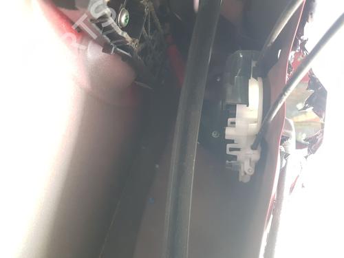 Serratura posteriore destra Serratura posteriore destra TOYOTA YARIS (_P13_) 1.5 (NSP131_) (112 hp) 36868276 36868276