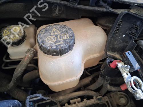 expansion-tank-mg-mg-zs-suv-azs1-2017-38439636 main image