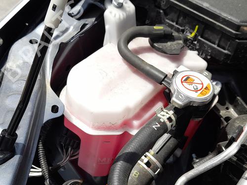 expansion-tank-toyota-corolla-saloon-_e21_-2019-36498438 main image