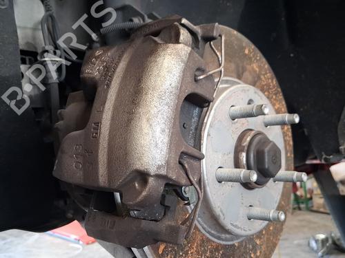 Venstre bremsekaliber foran Venstre bremsekaliber foran OPEL ASTRA K (B16) 1.4 Turbo (68) (125 hp) 39731931 39731931