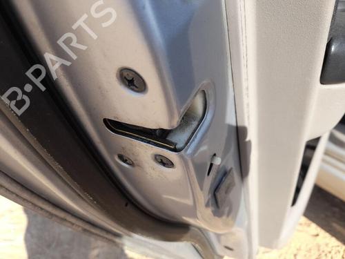 Venstre bagtil lås MITSUBISHI GRANDIS (NA_W) 2.0 DI-D (NA8W) (140 hp) 30205428