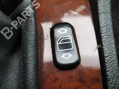 Used Right front window switch Right front window switch MERCEDES-BENZ C-CLASS (W202) C 180 (202.018) (122 hp) 8384074 8384074