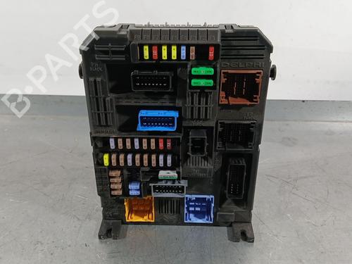 Used Fuse box Fuse box PEUGEOT 5008 II (MC_, MJ_, MR_, M4_) 1.2 THP (MRHNYH, MRHNYW, MRHNSJ, MRHNSU, MRHNSM) (131 hp) 35724980 35724980