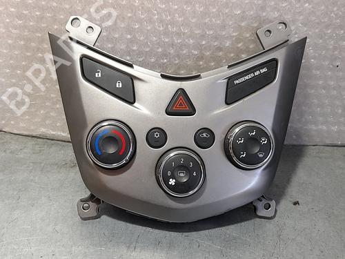 Used Climate control CHEVROLET AVEO Hatchback (T300) 1.3 D (95 hp) 12566604