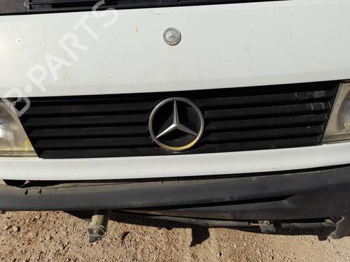 Used Grille MERCEDES-BENZ MB Van (W631) D (631.332, 631.342) (75 hp) 29828335