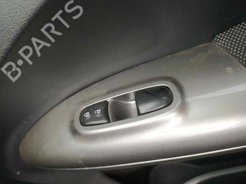 Used Right front window switch NISSAN JUKE (F15) [2010-2019]  25154735