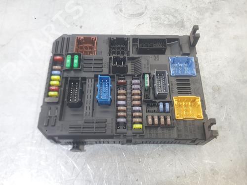 Used Fuse box Fuse box 37513695 37513695