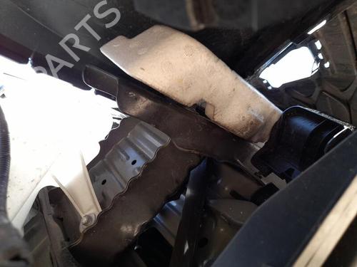 Used Front bumper reinforcement TOYOTA YARIS (_P13_) 1.5 Hybrid (NHP130_, NHP130) (101 hp) 26395868