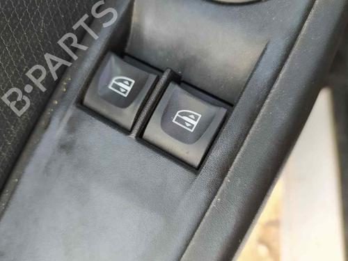 Used Left front window switch RENAULT CLIO IV (BH_) [2012-2021]  24176247