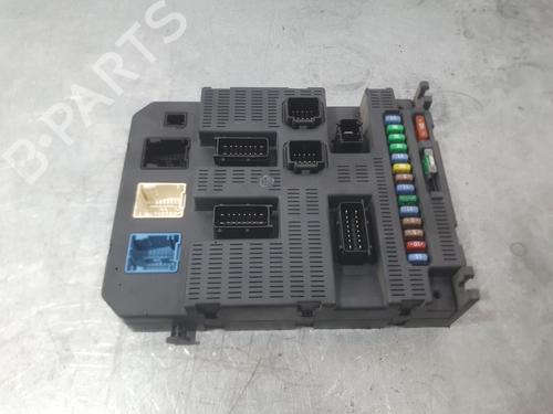 Used Fuse box Fuse box 39448135 39448135