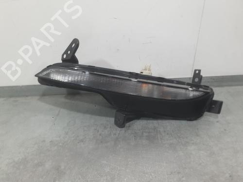 right-front-indicator-renault-megane-iv-hatchback-b9amn_-2015-40265401 main image