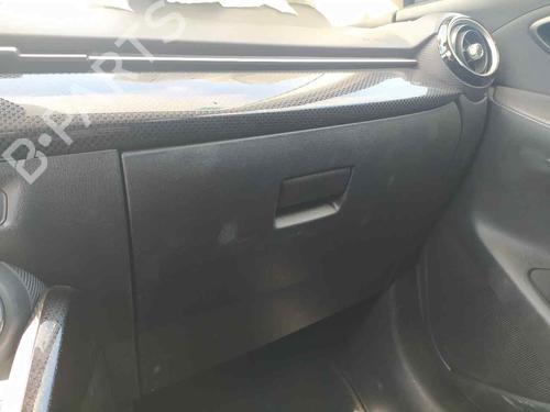 Handskerum MAZDA 2 Hatchback (DL, DJ) 1.5 SKYACTIV-G (90 hp) 24676206
