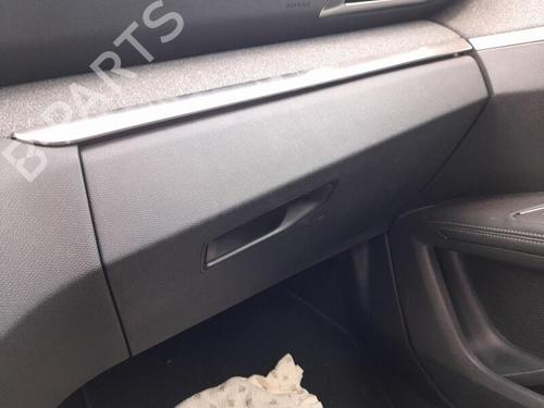 Used Glove box PEUGEOT 5008 II (MC_, MJ_, MR_, M4_) 1.2 THP (MRHNYH, MRHNYW, MRHNSJ, MRHNSU, MRHNSM) (131 hp) 29455590